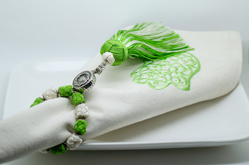 SET OF SIX GREEN & CREAM EMBROIDERED NAPKINS AND NAPKIN RINGS WITH  CO-ORDINATING EMBROIDERED BREAD BAG